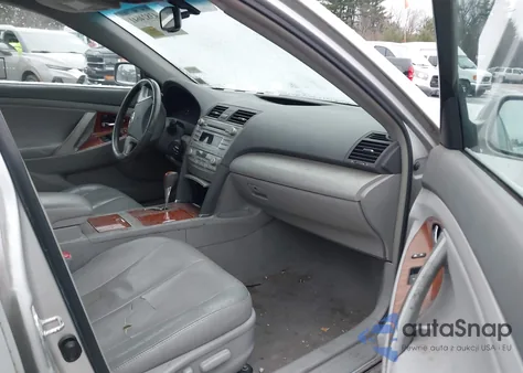 2010 Toyota Camry Xle z USA, uszkodzony, nr VIN 4T4BF3EK3AR058960